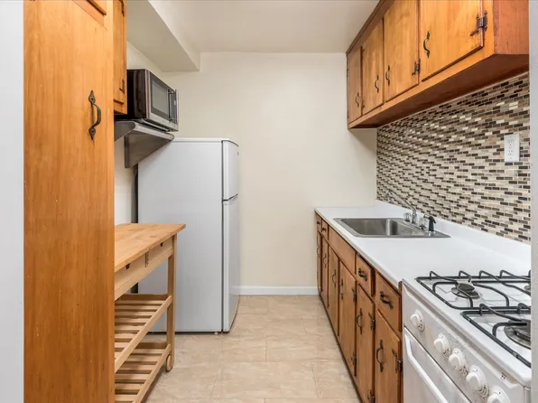 65-15 38th Avenue image 7 of 12