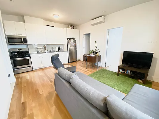 Rented by Papp Realty | media 3