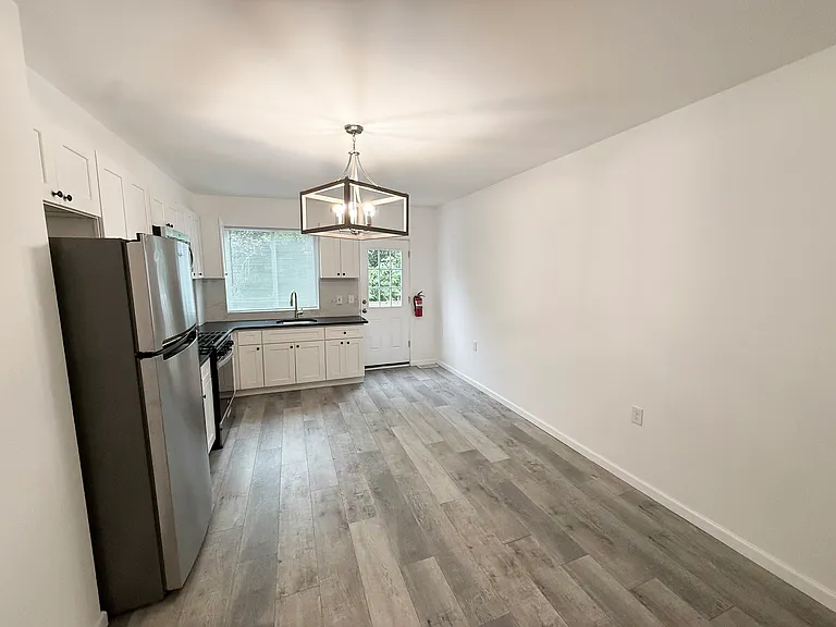 210 Washington St — Photo 4