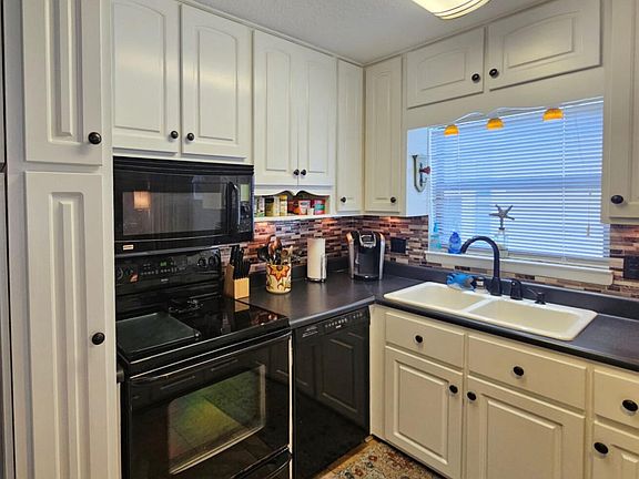 5th image of 421 Snook Ln