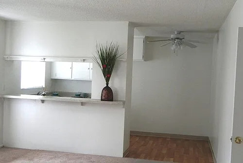 Flamingo Apartments — Photo 19