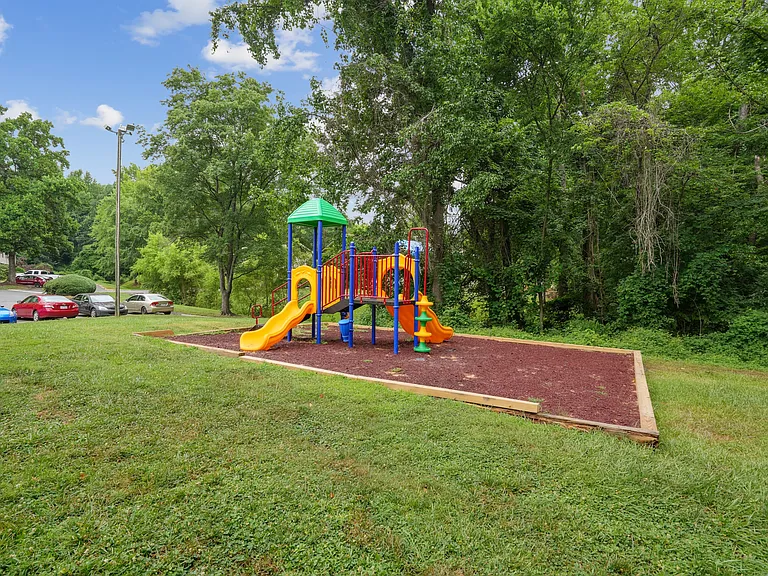 The Highlands Apartments — Photo 4