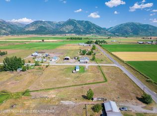 25 Lincoln Ln, Thayne, WY 83127