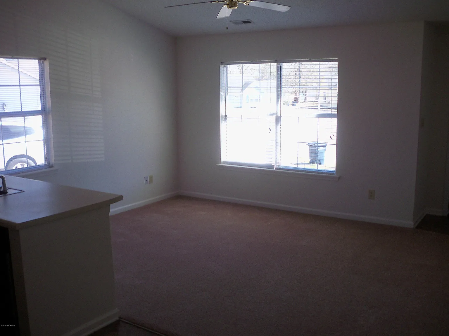 3 bed, 2.0 bath, 1014 sqft, $1,550 — Photo 2