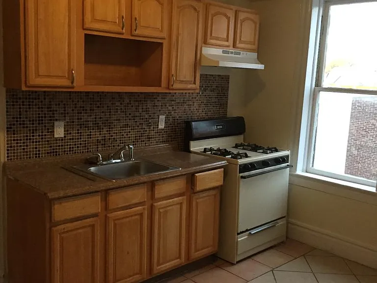 1422 Springfield Ave — Photo 1