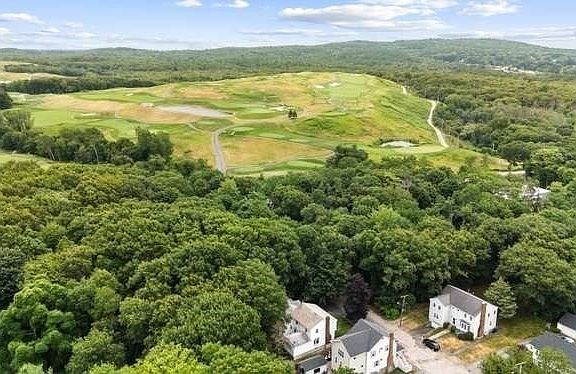3rd image of 44 Quarry Ln