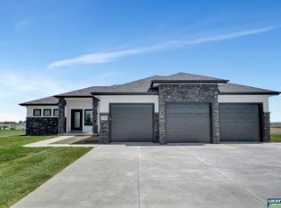 2720 SW 49th St, Lincoln, NE 68522