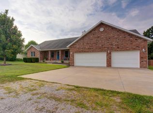 1145 Robins Nest Hl, Mount Vernon, MO 65712
