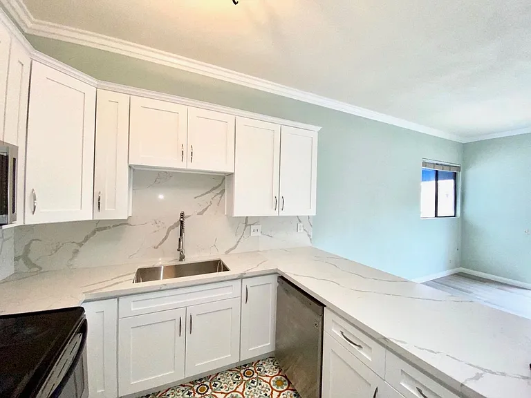 8310 Regents Rd #3H — Photo 6