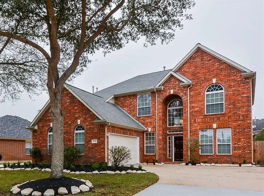 4 bed, 3.5 bath, 2989 sqft, $2,850 — Photo 2
