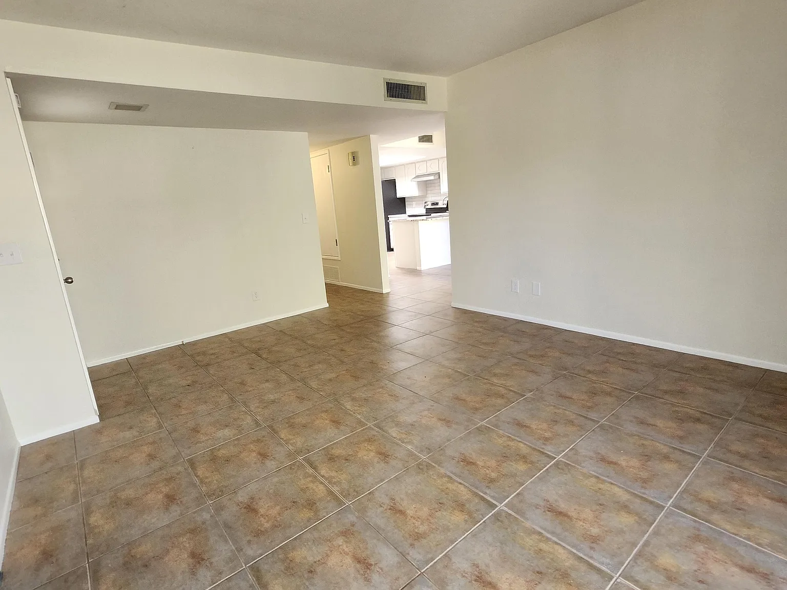 2 bed, 2.0 bath, 1011 sqft, $1,595 — Photo 2