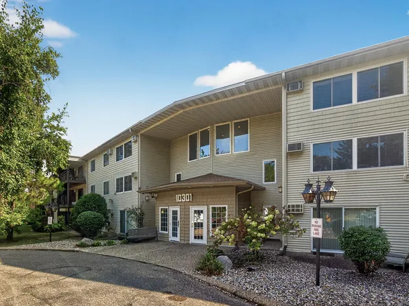 10301 Cedar Lake Rd APT 113, Minnetonka, MN 55305