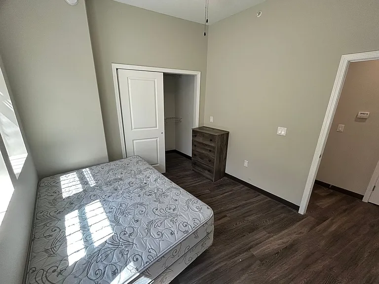 302 E Clark St — Photo 17
