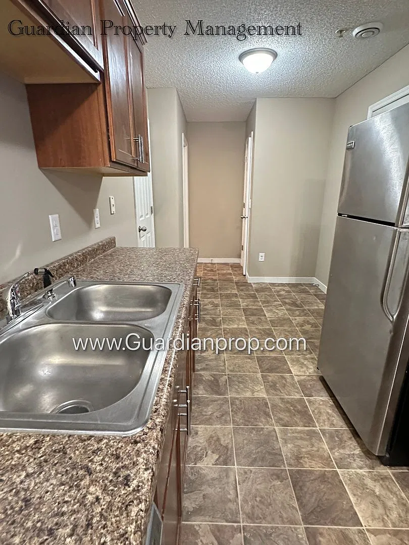 North Brooklyn Park Town Homes, Dedicated Office, 2 Car Garage, Washer/Dryer, Front Patio — Photo 4