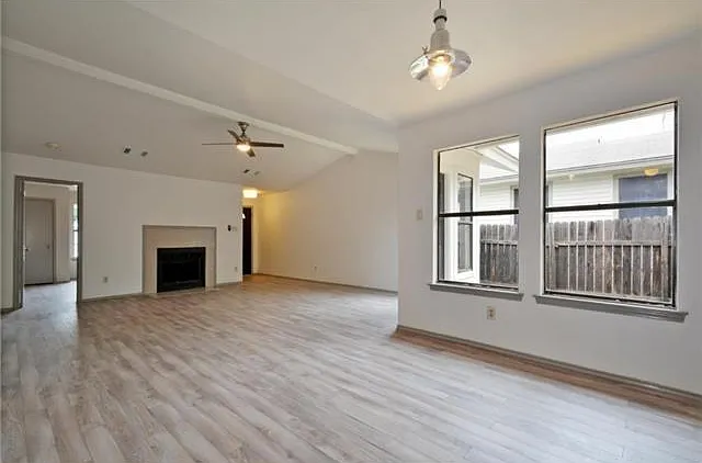 4 bed, 2.0 bath, 1440 sqft, $2,425 — Photo 4