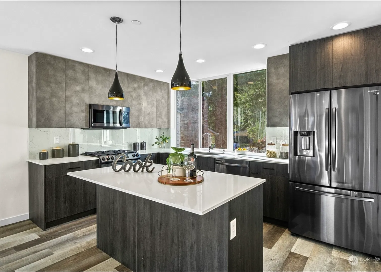 3 bed, 2.5 bath, 1350 sqft, $4,000 — Photo 1