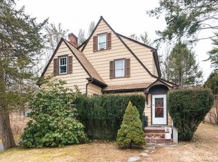 15 Cottage Pl, Katonah, NY 10536