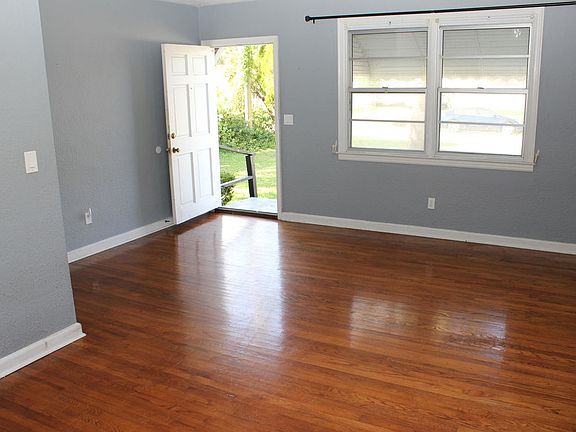 2nd image of 814 7th Ave N
