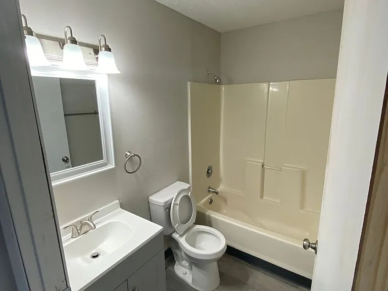 Cedar Rapids 444-Unit (Southview) — Photo 25
