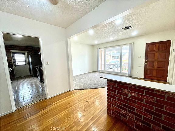 5th image of 11144 Dicky St