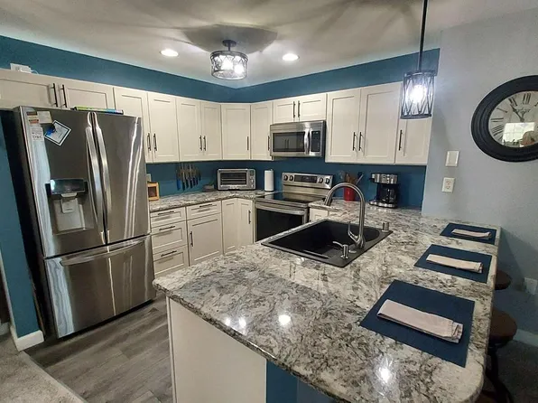 2672 Hidden DRIVE, Saint Francis, WI 53235