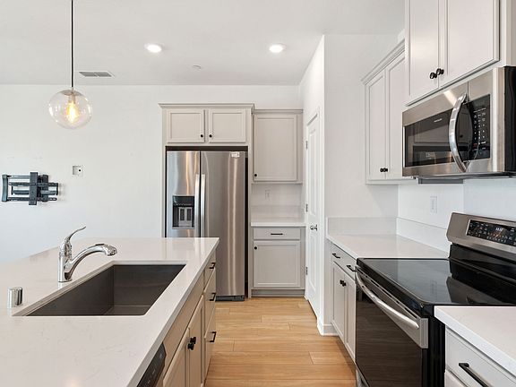 5th image of 5300 E Commerce Way #43104