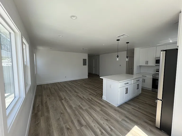 4814 Hedda St — Photo 2