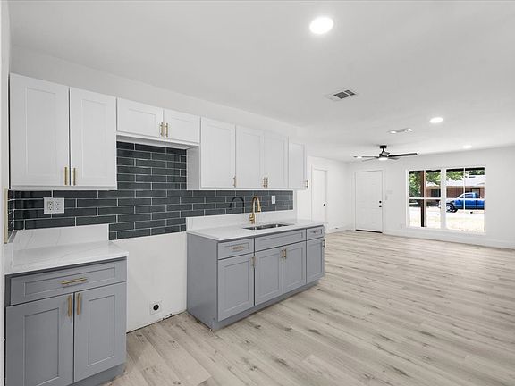 3rd image of 3725 Raphael Dr
