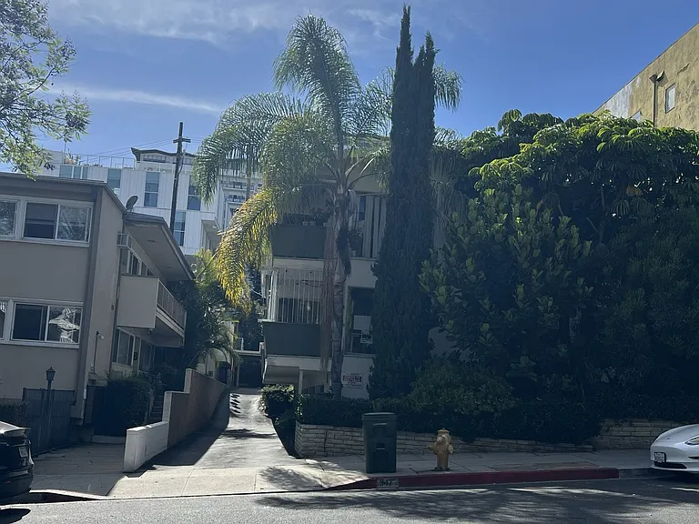 1147 Hacienda Pl #4 — Photo 16