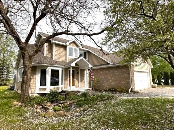 1389 Wildwood Ct, Lapeer, MI 48446