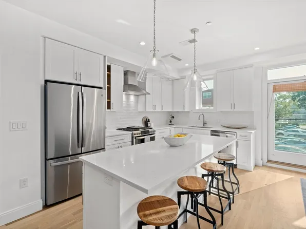 1173 Adams St #202, Boston, MA 02124