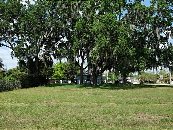5th image of Edgewater Dr