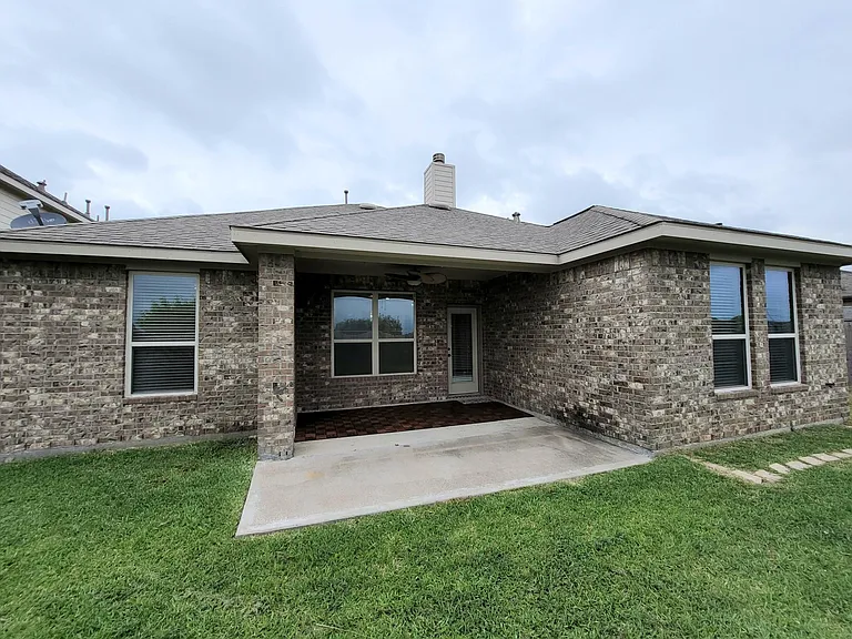 7506 Amber Village Cir — Photo 20