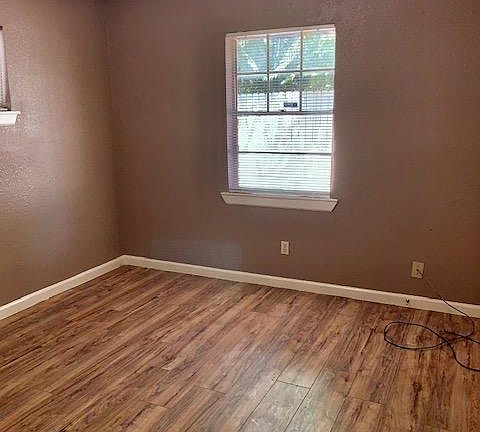 5th image of 4817 4821 Lavender St