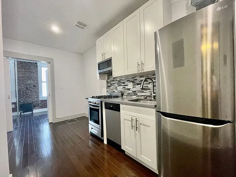55 Spring St #11 — Photo 1