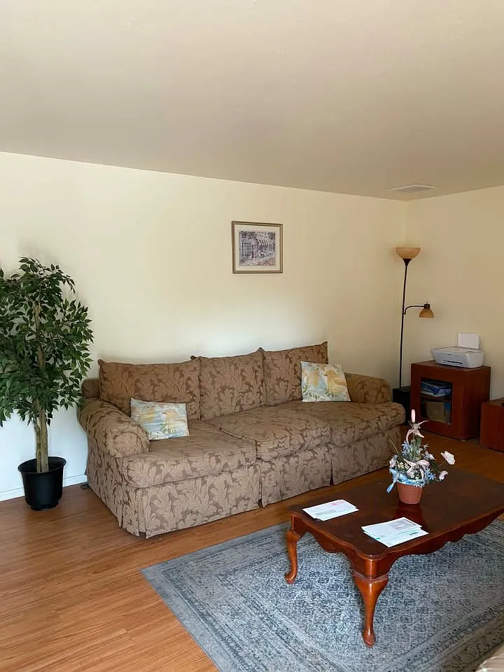 3 bed, 1800 sqft, $2,050 — Photo 1
