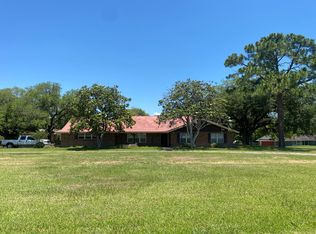 101 Oak Ridge Dr, Yoakum, TX 77995