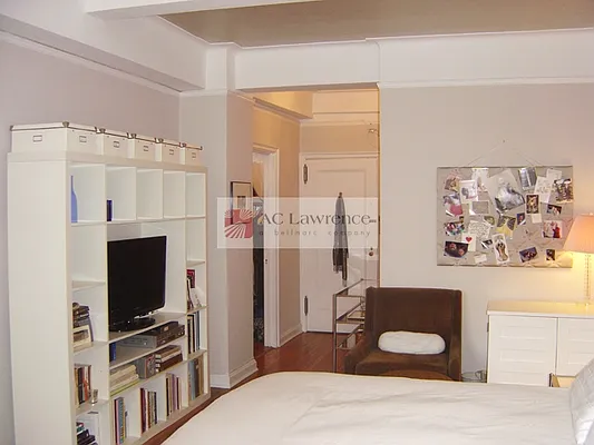 Sold by Aclawrence | media 12