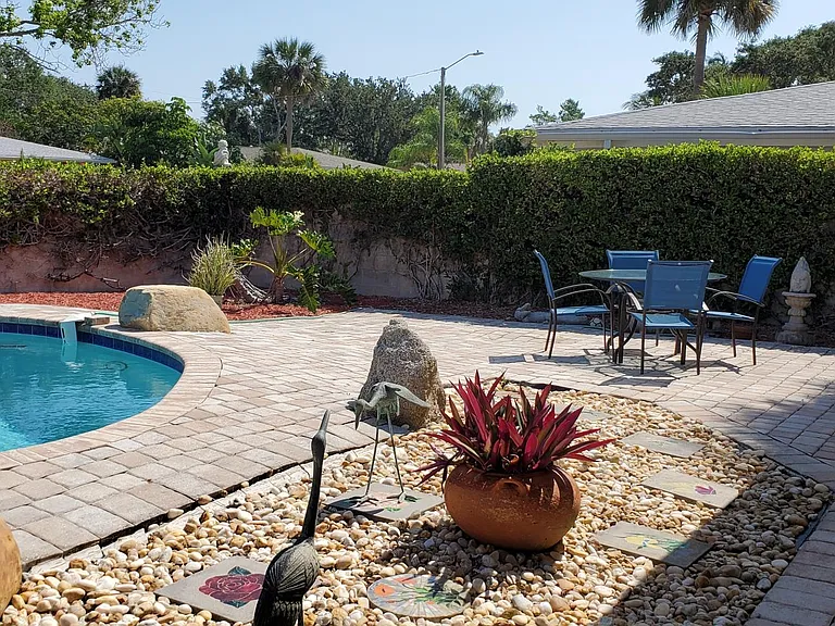 575 Bahama Dr — Photo 5