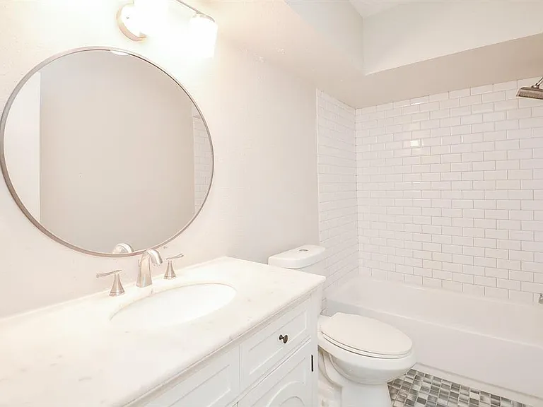 22118 Fincastle Dr — Photo 28