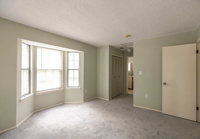 361 Hadleigh Ln — Photo 19