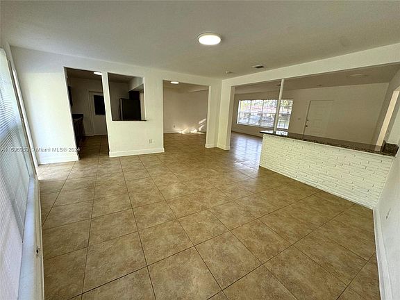 4th image of 12850 NE Miami Ct