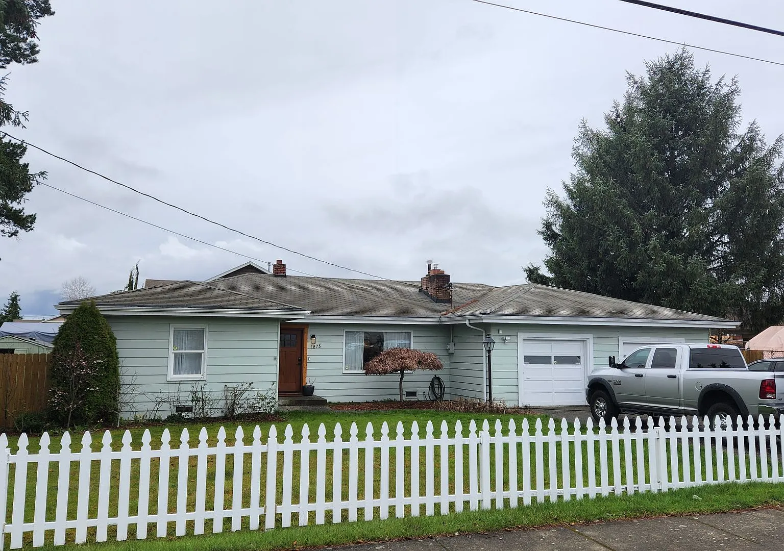 3 Bed, 2 Bath Partially Fenced Corner Lot in Mt Vernon — Photo 1