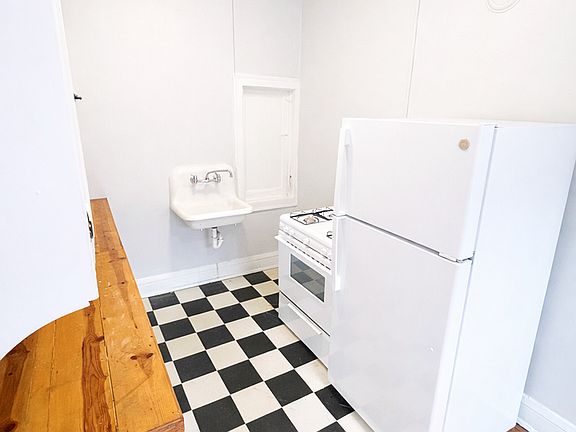 4th image of 2300 Harriet Ave S #204