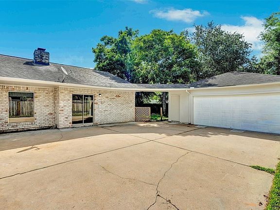 3rd image of 16386 Larkfield Dr