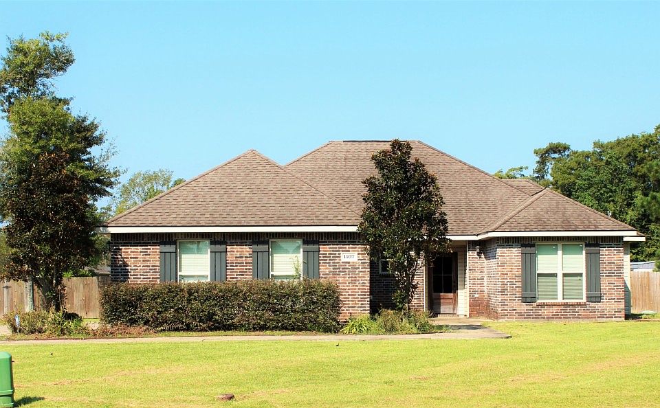 1st image of 1107 Ravenhurst Dr