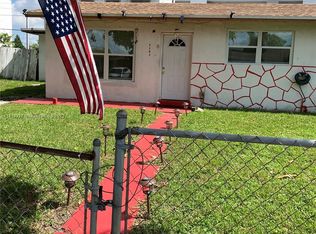 1141 NE 214th St, Miami, FL 33179