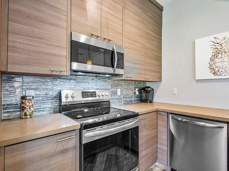 1382 Clydesdale Ave — Photo 24