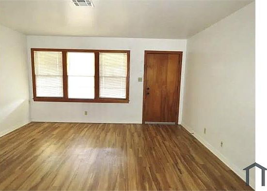 3rd image of 885 Callaway Dr