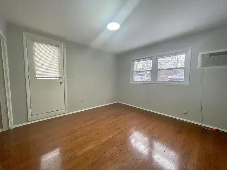 416 E 2nd St — Photo 39